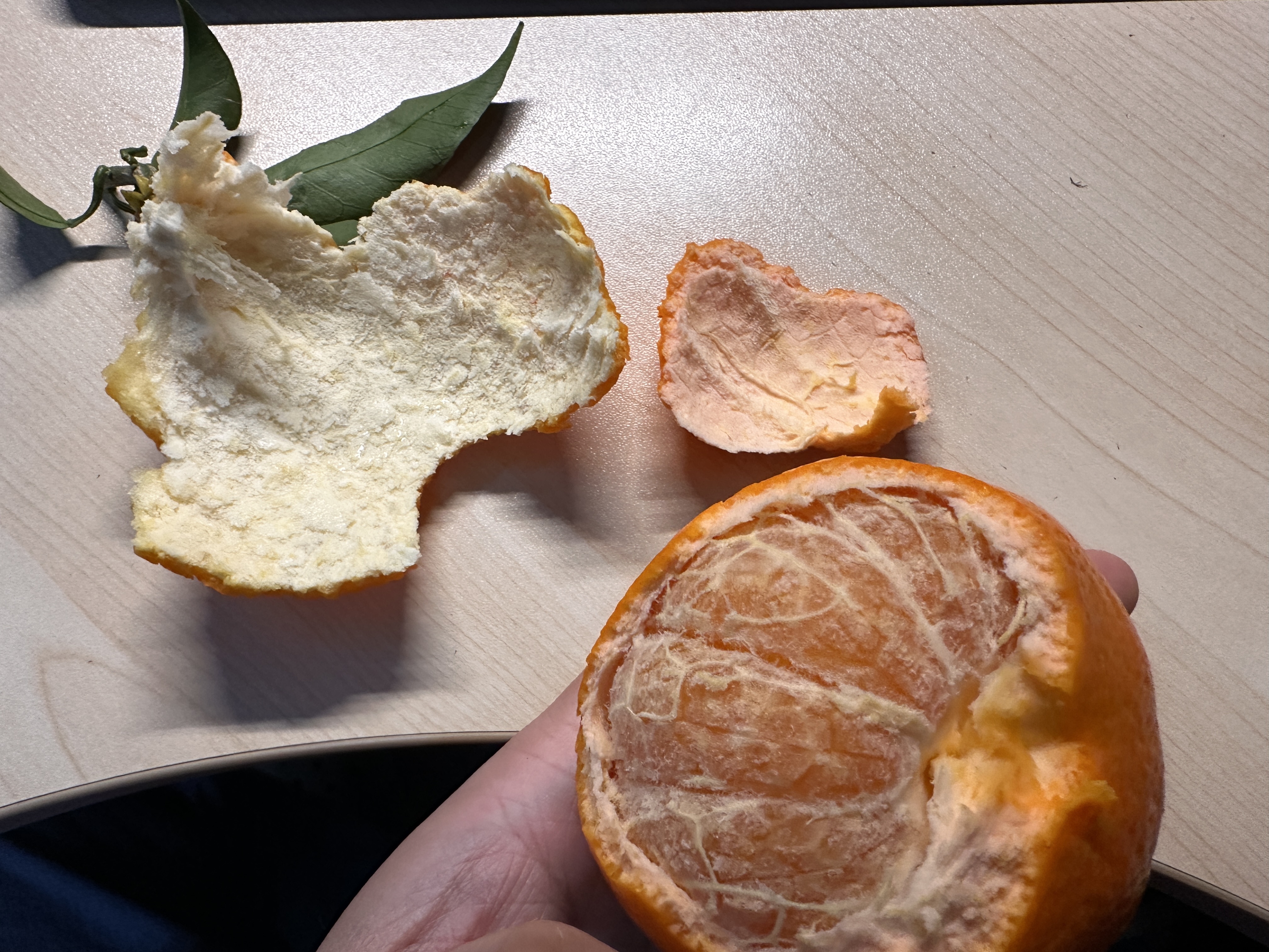 偏红色的橘子皮